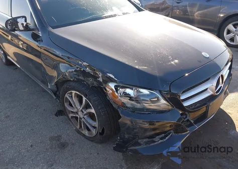 2017 Mercedes-Benz C 300 из США, поврежденный, VIN 55SWF4JBXHU187680